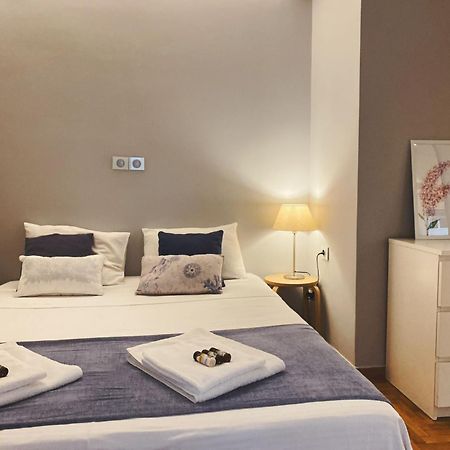 Cozy Newly Renovated 1 Bedroom Apartment In The Heart Of Athena Bagian luar foto