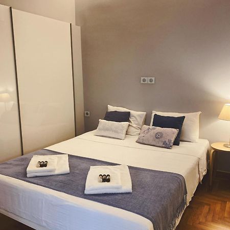 Cozy Newly Renovated 1 Bedroom Apartment In The Heart Of Athena Bagian luar foto