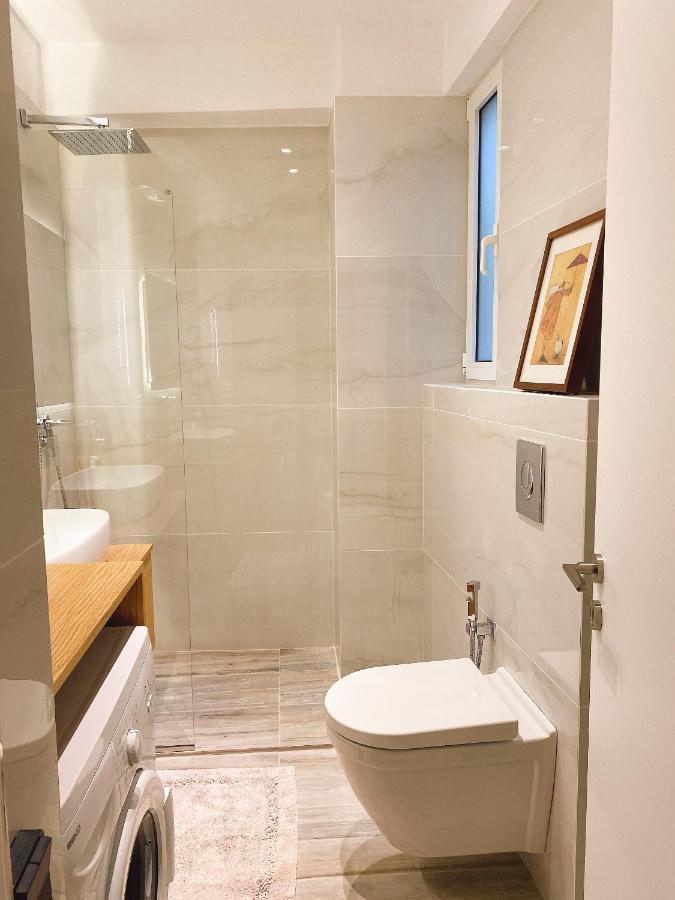 Cozy Newly Renovated 1 Bedroom Apartment In The Heart Of Athena Bagian luar foto