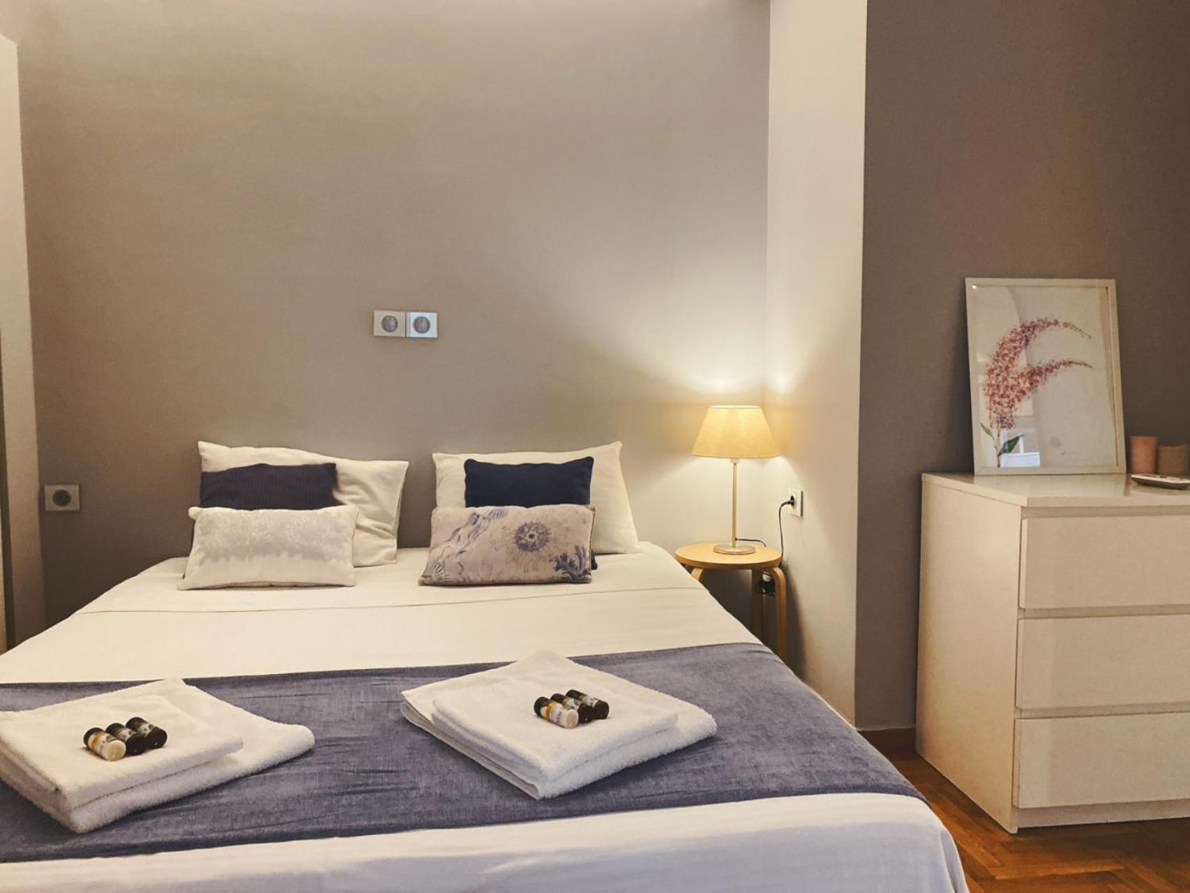 Cozy Newly Renovated 1 Bedroom Apartment In The Heart Of Athena Bagian luar foto