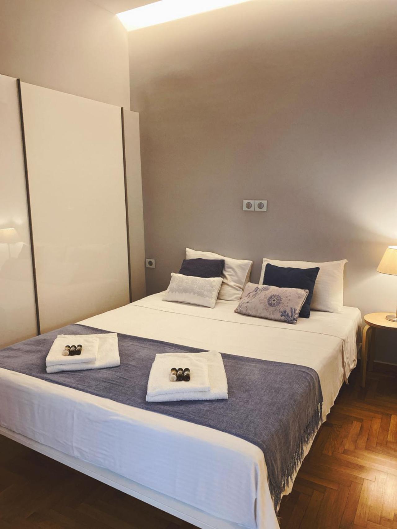 Cozy Newly Renovated 1 Bedroom Apartment In The Heart Of Athena Bagian luar foto